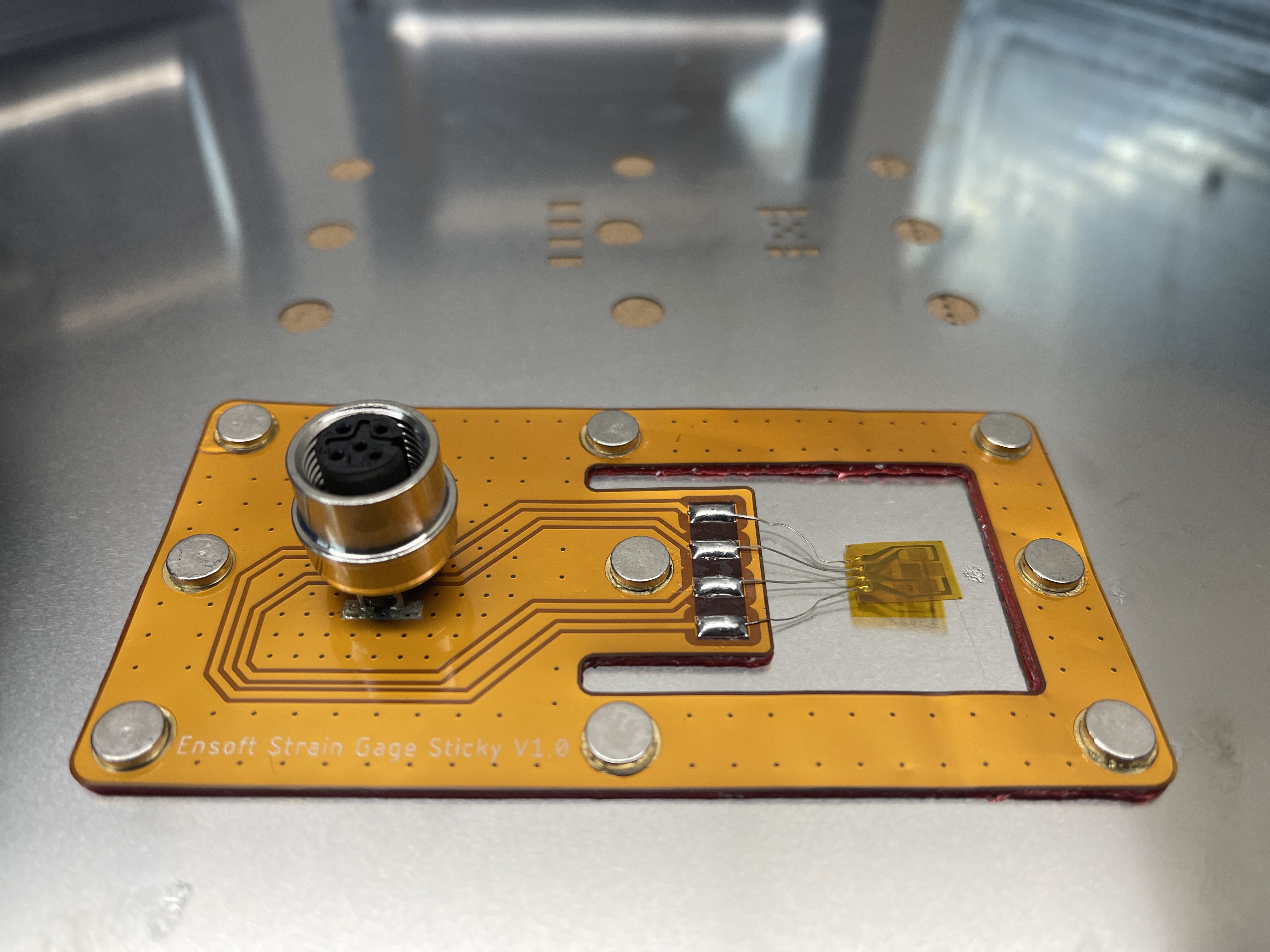 Connectorized strain gauge assembly